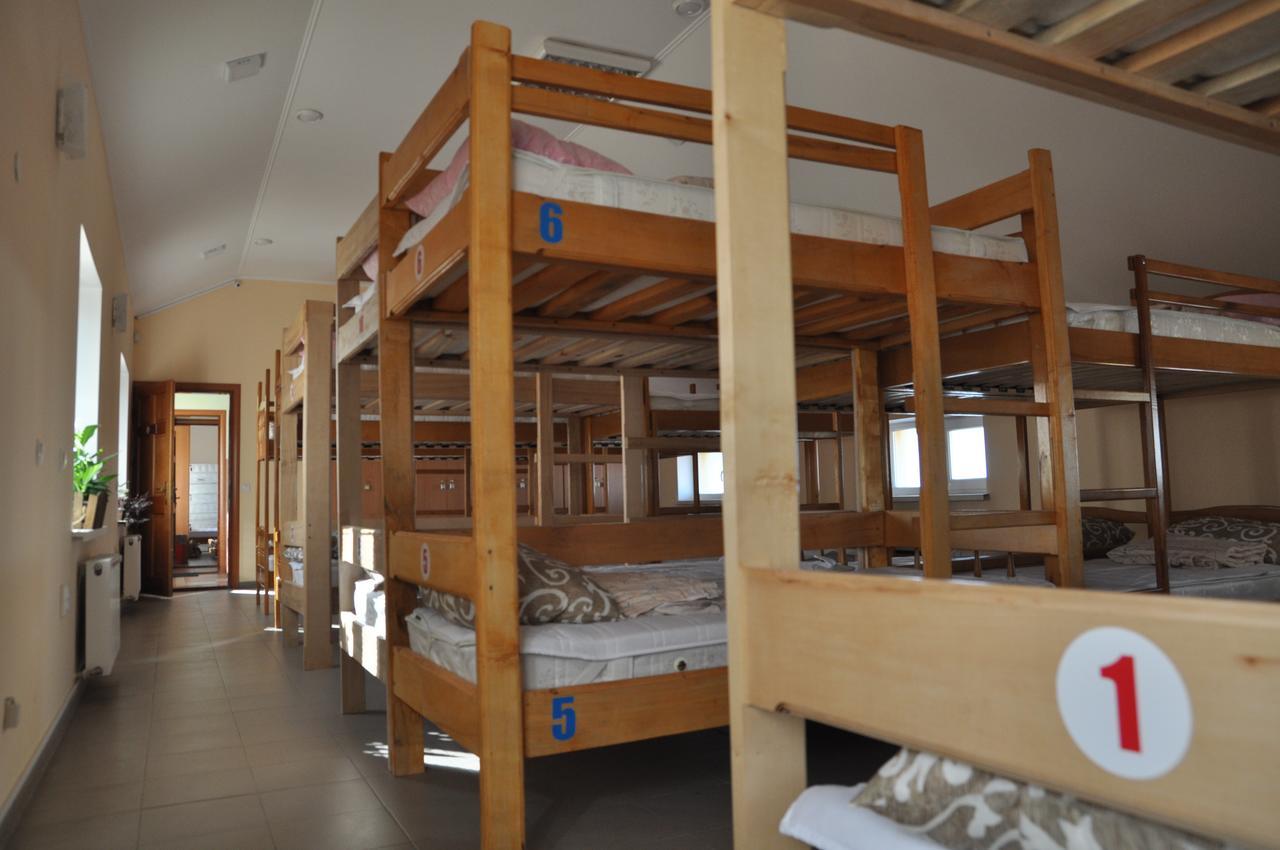 Hostel Stozhary テルノーピリ エクステリア 写真