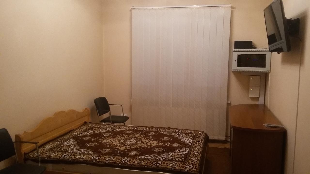 Hostel Stozhary テルノーピリ エクステリア 写真