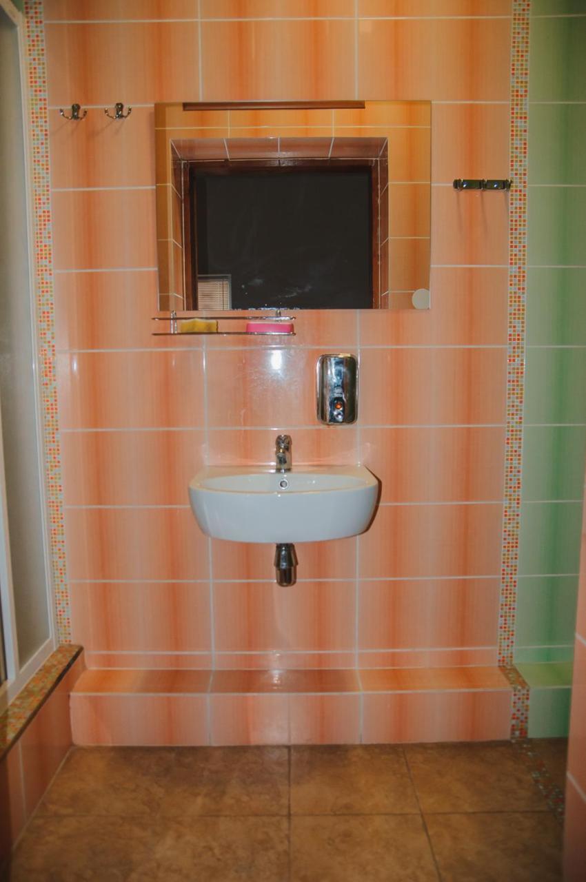 Hostel Stozhary テルノーピリ エクステリア 写真