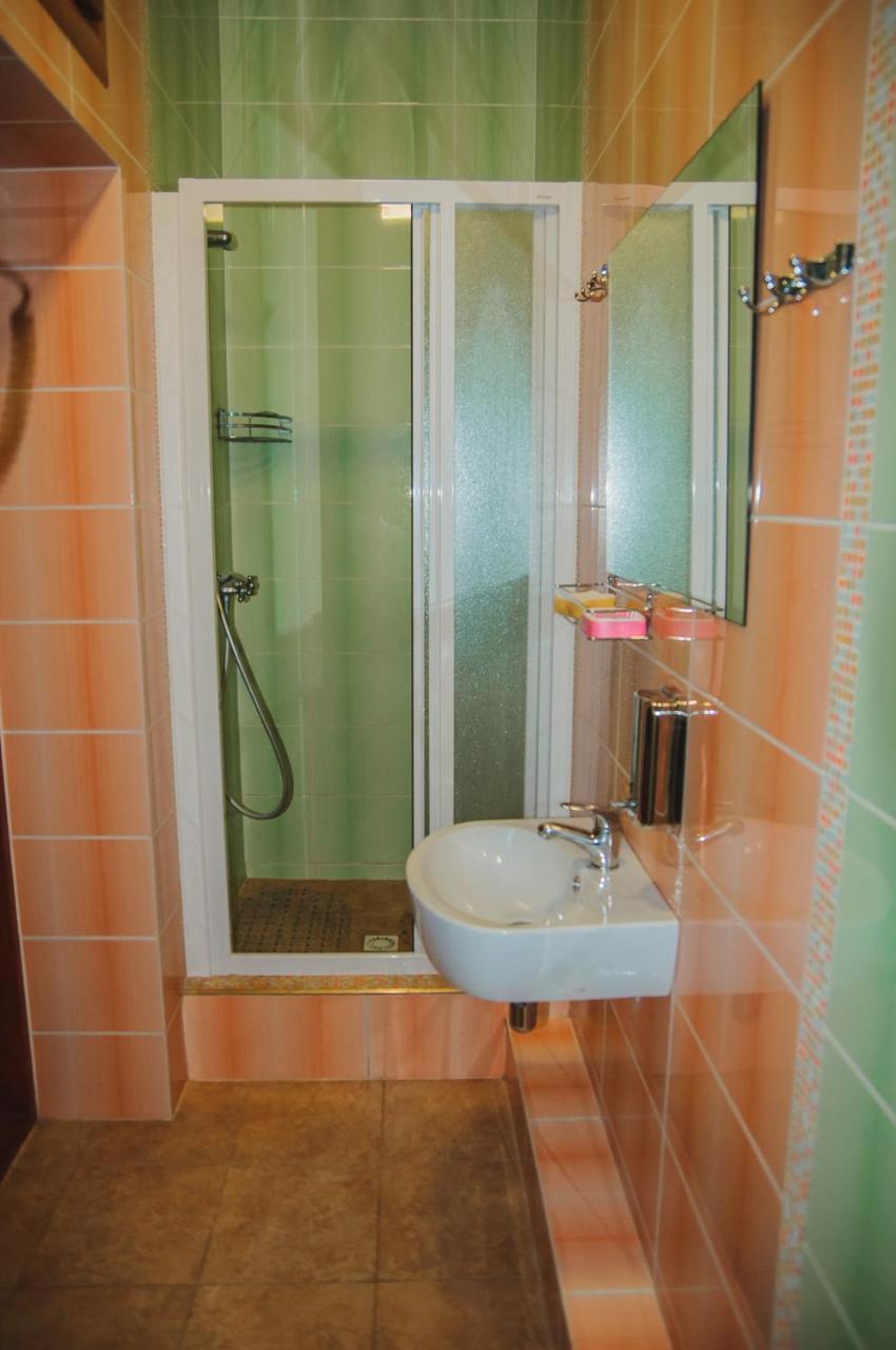 Hostel Stozhary テルノーピリ エクステリア 写真